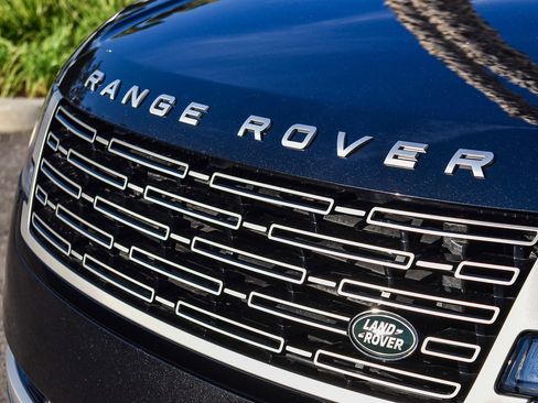 Certified 2024 Land Rover Range Rover Long Wheelbase Autobiography image 11