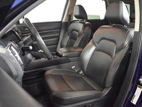 Used 2022 Nissan Pathfinder SL w/ SL Black Package AWD/4WD image 9