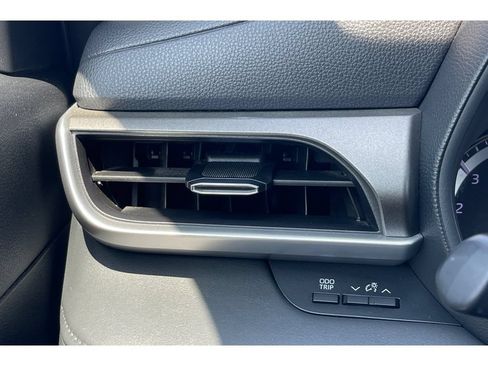 Used 2021 Toyota Highlander L FWD image 29