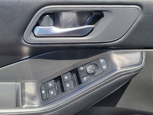 Certified 2025 Nissan Rogue SV FWD image 8