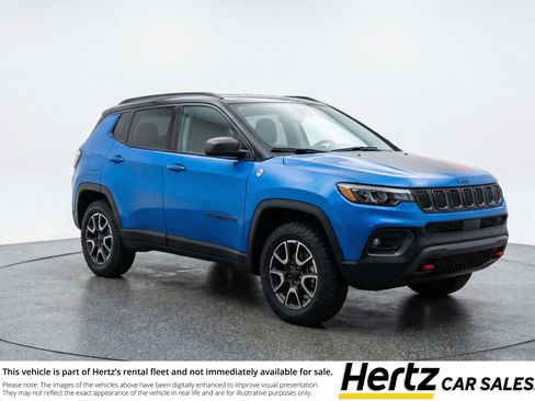 Used 2025 Jeep Compass Trailhawk AWD/4WD image 1
