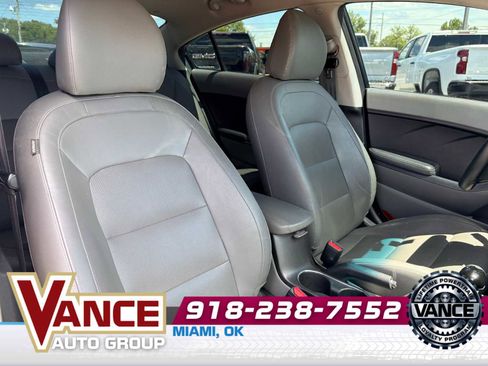 Used 2017 Kia Forte EX FWD image 20