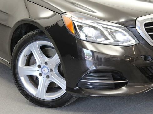 Used 2014 Mercedes-Benz E 350 4MATIC Sedan image 2