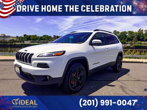 Used 2016 Jeep Cherokee Latitude w/ Cold Weather Group AWD/4WD image 3