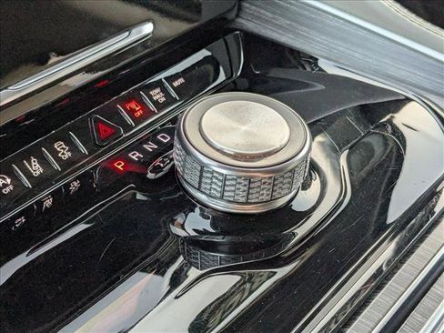 Used 2024 Jeep Wagoneer L Series II RWD image 12