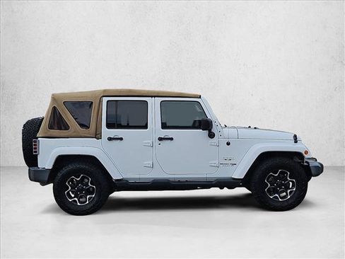 Used 2018 Jeep Wrangler Unlimited Sahara w/ Connectivity Group AWD/4WD image 4