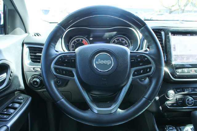 Used 2019 Jeep Cherokee Overland w/ Technology Group AWD/4WD image 30