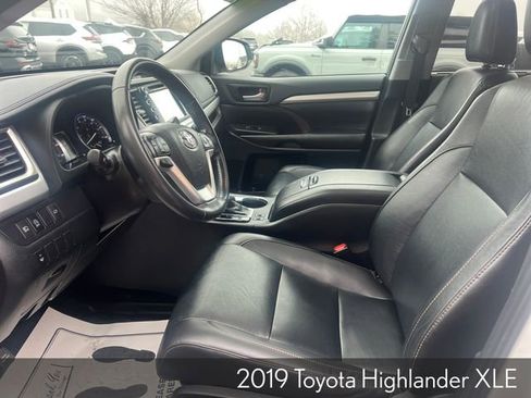 Used 2019 Toyota Highlander XLE image 18