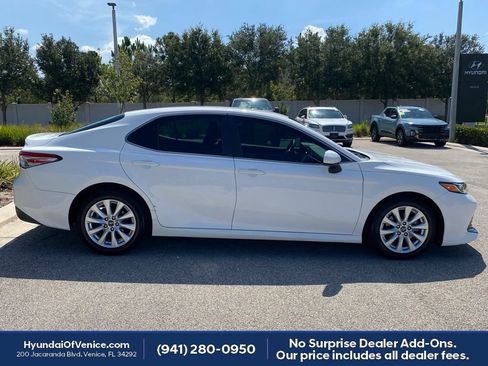 Used 2018 Toyota Camry LE FWD image 29
