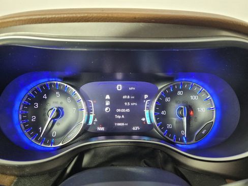 Used 2017 Chrysler Pacifica Limited FWD image 23