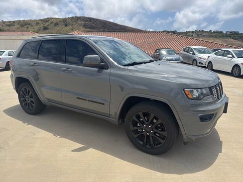 Used 2020 Jeep Grand Cherokee Altitude RWD image 7