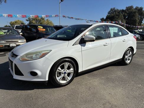 Used 2014 Ford Focus SE image 1