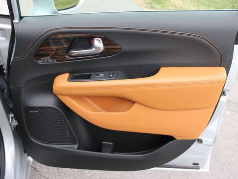 Used 2022 Chrysler Pacifica Pinnacle image 19