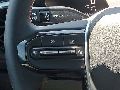 Used 2025 Chevrolet Colorado Z71 w/ Technology Package image 21