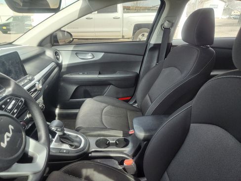 Used 2022 Kia Forte LXS image 9