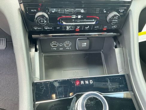 New 2025 Jeep Grand Cherokee Altitude image 23