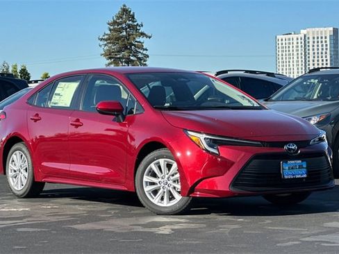 Used 2026 Toyota Corolla LE image 2