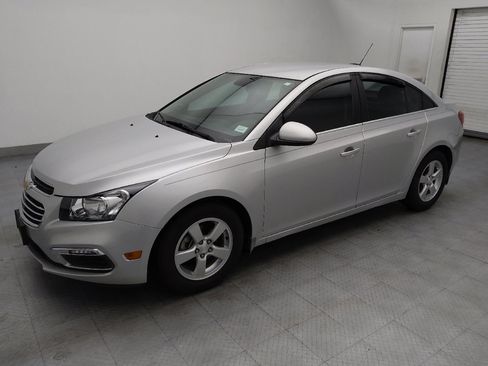 Used 2016 Chevrolet Cruze LT image 2