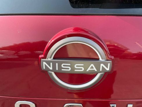 Used 2023 Nissan Rogue SV AWD/4WD image 13