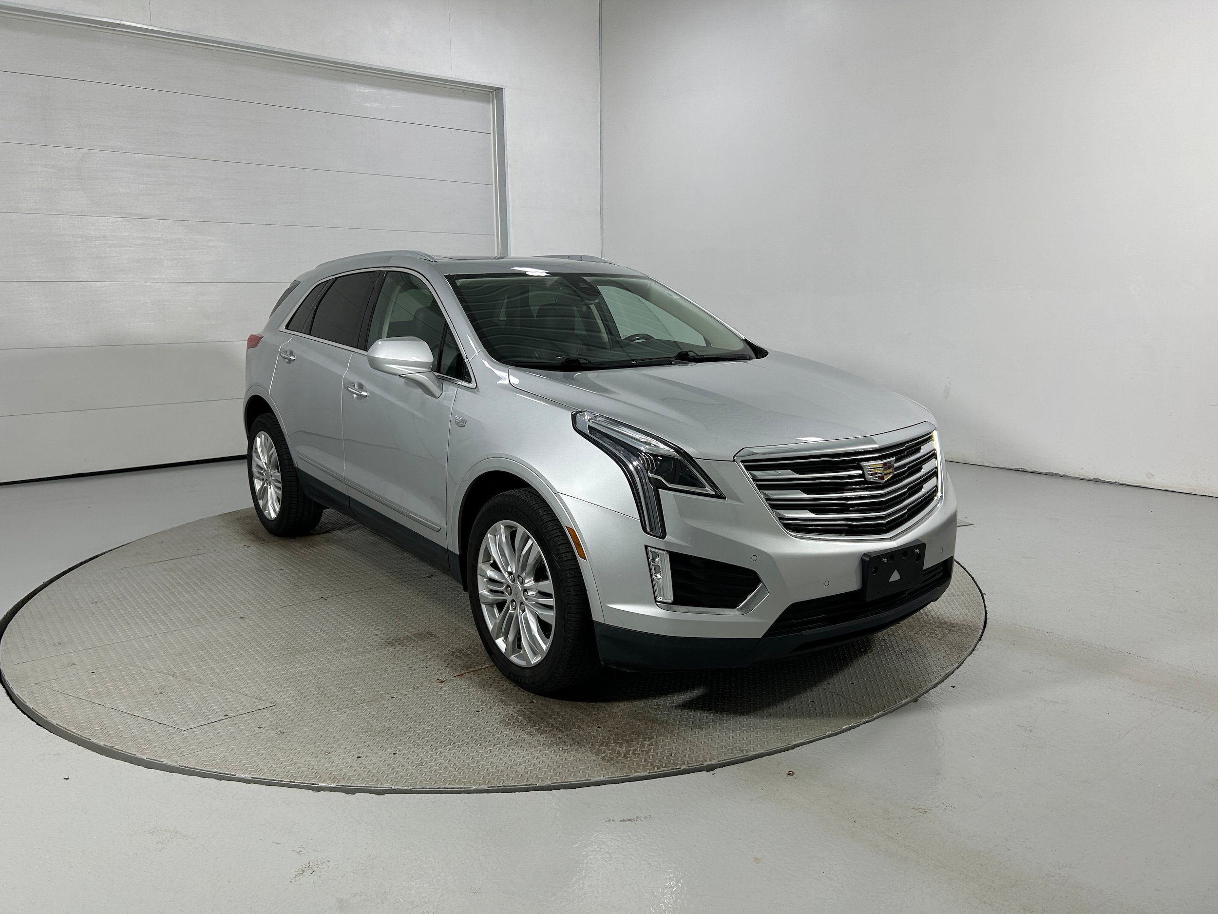 Used 2018 Cadillac XT5 Premium Luxury AWD/4WD image 2