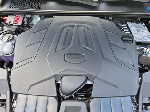 Certified 2026 Porsche Cayenne GTS AWD/4WD image 37