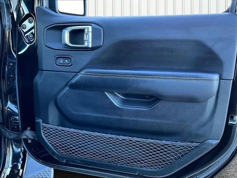 Used 2021 Jeep Wrangler Unlimited Sahara w/ Uconnect 4C Nav & Sound Group AWD/4WD image 27