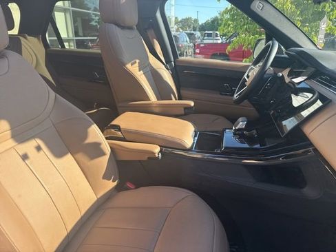 Used 2025 Land Rover Range Rover Sport SE AWD/4WD image 14
