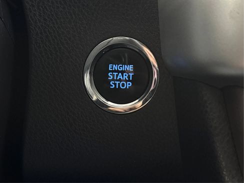 Used 2019 Toyota Highlander XLE AWD/4WD image 38