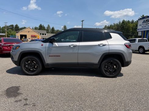 Used 2024 Jeep Compass Trailhawk AWD/4WD image 2