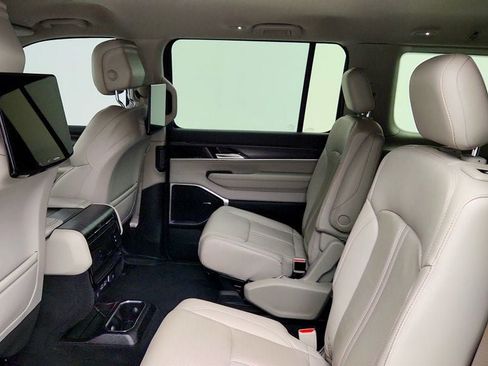Used 2023 Jeep Wagoneer Series II w/ Rear Seat Video Group 1 AWD/4WD image 19