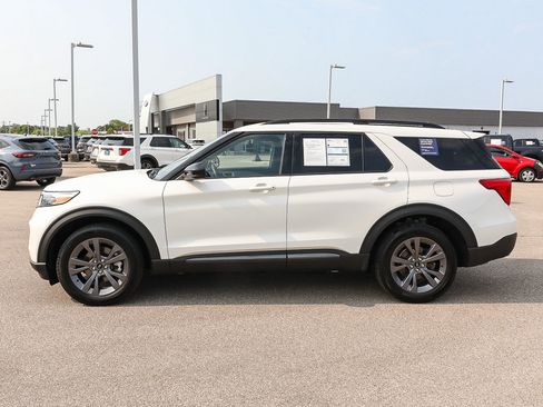 Certified 2024 Ford Explorer XLT w/ Equipment Group 202A AWD/4WD image 3
