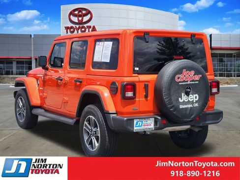 Used 2023 Jeep Wrangler Unlimited Sahara AWD/4WD image 8