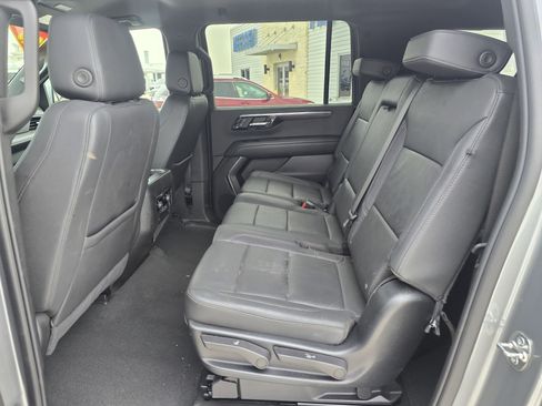 Used 2025 Chevrolet Suburban Z71 AWD/4WD image 11