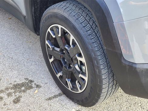 Used 2023 Jeep Renegade Latitude image 4