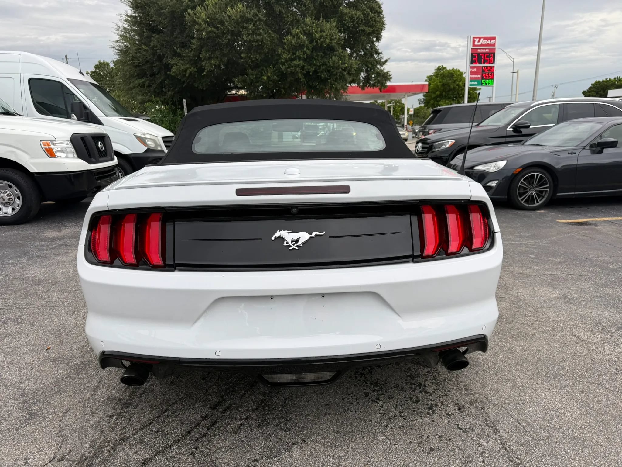 Used 2021 Ford Mustang Premium RWD image 4