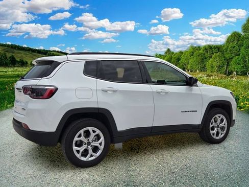 Certified 2025 Jeep Compass Latitude AWD/4WD image 6