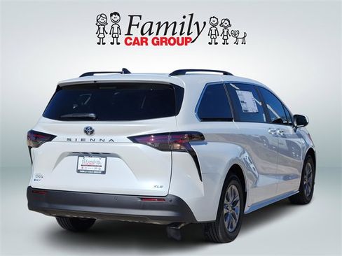 New 2026 Toyota Sienna XLE image 4