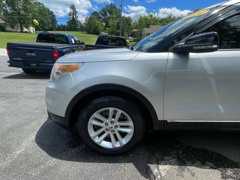 Used 2014 Ford Explorer XLT w/ Equipment Group 202A AWD/4WD image 2