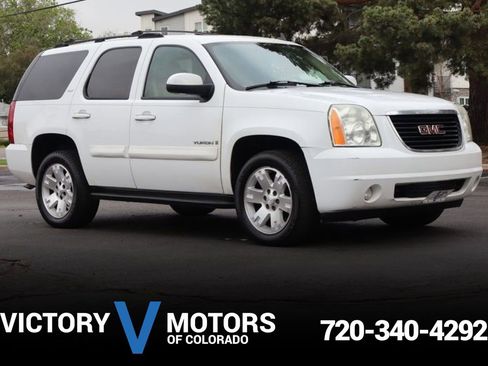 Used 2007 GMC Yukon SLT w/ SLT Preferred Equipment Group AWD/4WD image 1