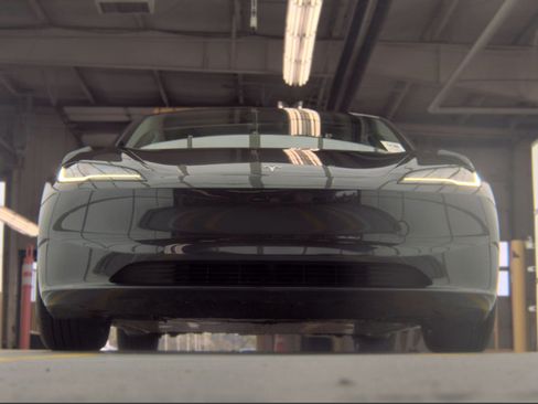 Used 2025 Tesla Model 3 Long Range AWD/4WD image 6