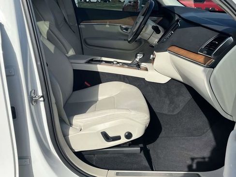 Used 2021 Volvo XC90 T6 Momentum image 26