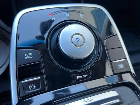Used 2019 Kia Niro EX w/ Cold Weather Package 2.0 FWD image 31