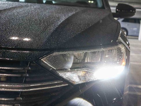 Certified 2023 Volkswagen Jetta Sport image 7