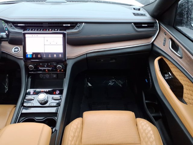 Used 2023 Jeep Grand Cherokee Summit w/ Advanced Protech Group IV AWD/4WD image 19