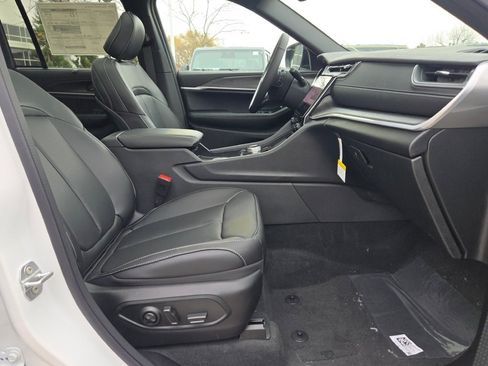 New 2025 Jeep Grand Cherokee Limited w/ Luxury Tech Group II image 7