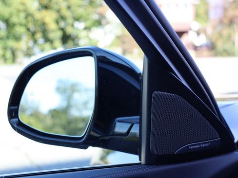 Used 2021 BMW X6 xDrive40i w/ Premium Package image 19