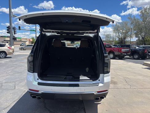 Used 2025 Chevrolet Suburban High Country w/ Sun And Tow Package AWD/4WD image 8