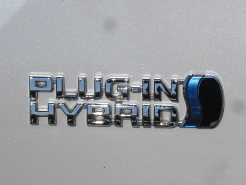 Used 2021 Toyota Prius Prime Limited FWD image 9