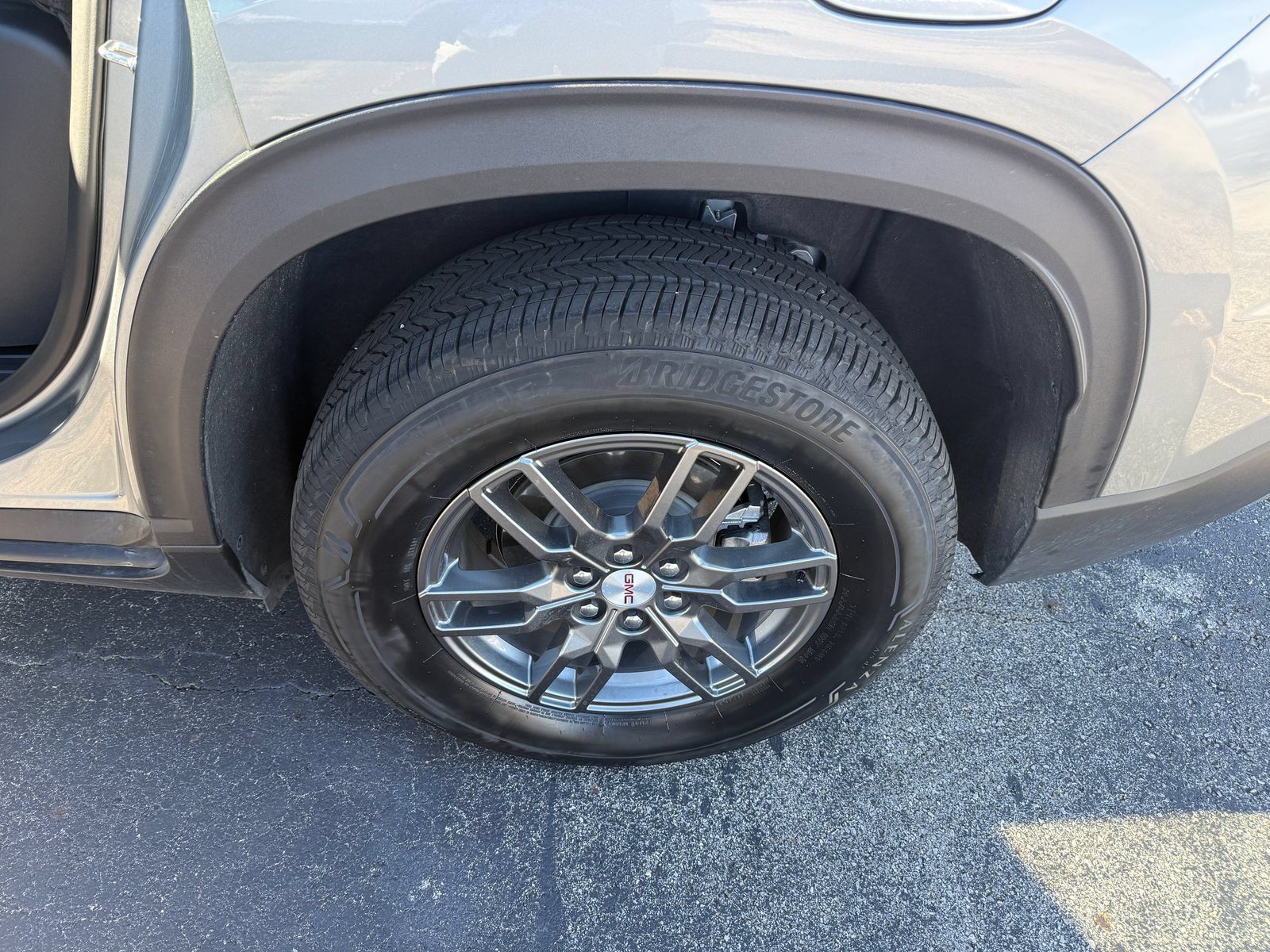 Used 2025 GMC Acadia Elevation FWD image 17