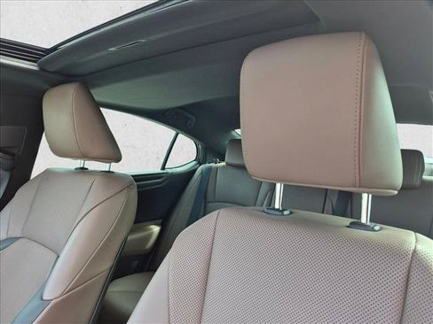 Used 2022 Lexus ES 350 w/ Premium Package FWD image 4